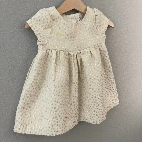 GAP | Dresses | Baby Gap Metallic Jacquard Short Sleeve Dress Cream Gold 62m | Poshmark GAP | Dresses | Baby Gap Metallic Jacquard Short Sleeve Dress Cream Gold 62m | Poshmark